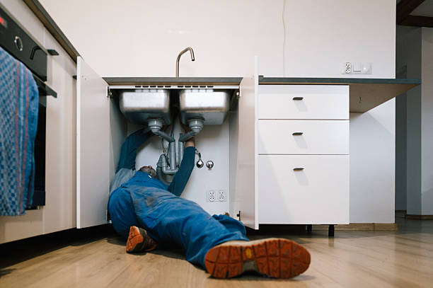 Professional Leak Detection technician working in Port Byron, IL